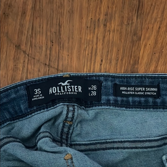 Hollister Distressed Blue Jeans - Picture 3 of 3